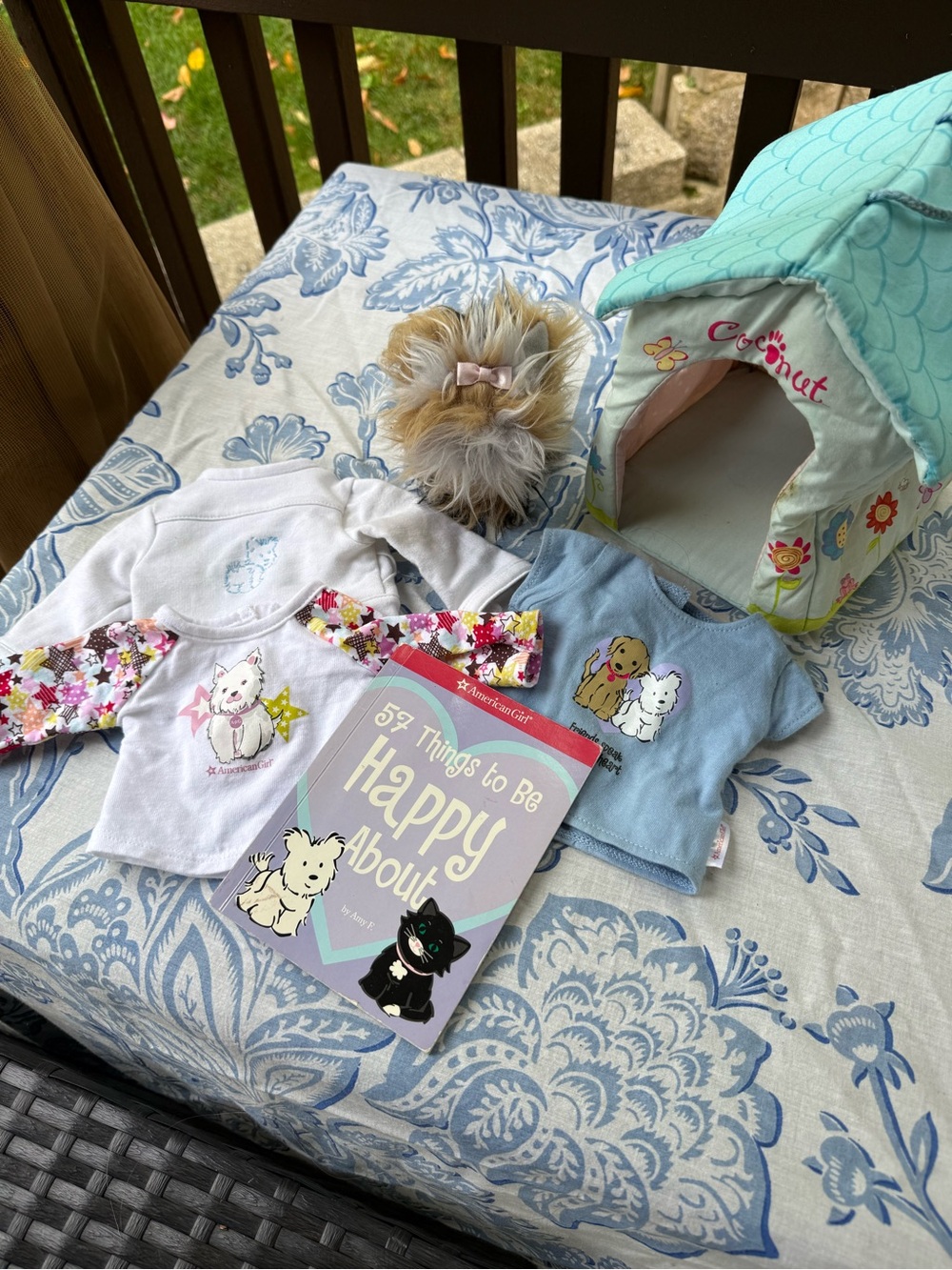 American Girl Coconut Plush Dog & Pet House Set 3 AG tops, book 2011 used
